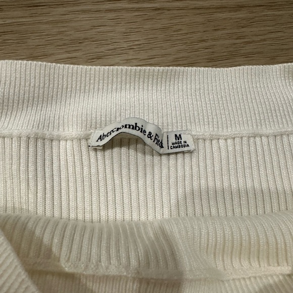 A&F off the shoulder top - Picture 3 of 4